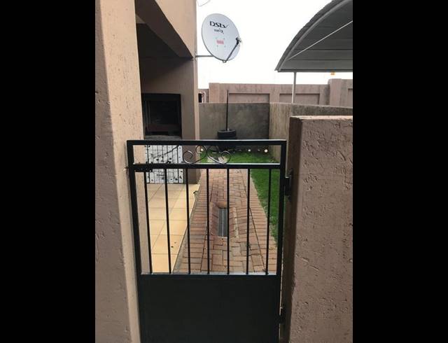 2 BEDROOM APARTMENT FOR SALE IN EVANDER